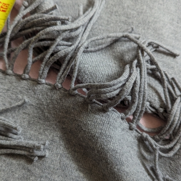 Kloth & Clover reversible sweater shawl fringe - Picture 6 of 7